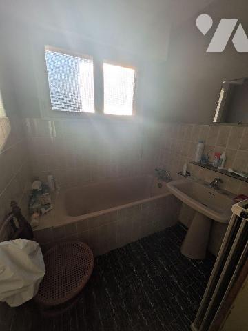 Exclusivité. Très bon emplacement pour ce pavillon de plain-pied à 150m de la place  et des com...