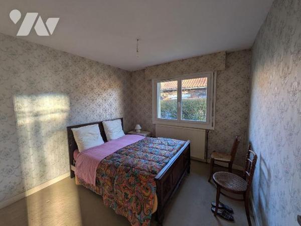 Exclusivité. Très bon emplacement pour ce pavillon de plain-pied à 150m de la place  et des com...