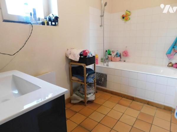 Deux maisons avec dépendances et jardin