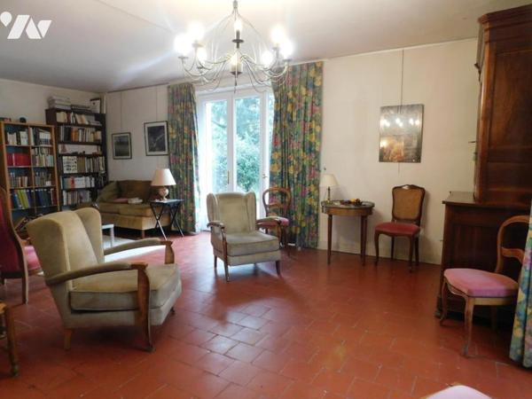 Deux maisons avec dépendances et jardin