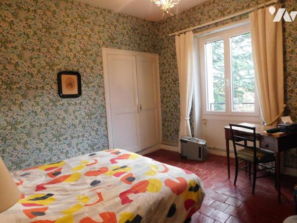 Deux maisons avec dépendances et jardin