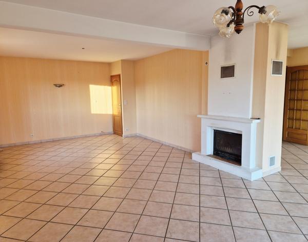 Maison contemporaine en campagne avec sous sol et grenier aménageable et terrain 1500m2