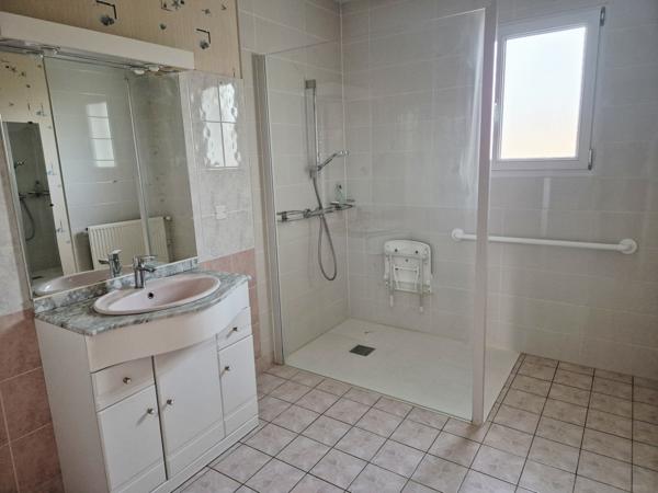 Maison contemporaine en campagne avec sous sol et grenier aménageable et terrain 1500m2