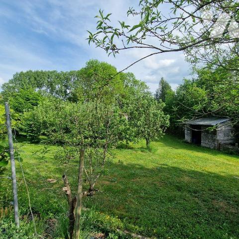 A VENDRE, sur la commune d'Aron, au calme, une maison d'une surface d'environ 126m², comprenant...