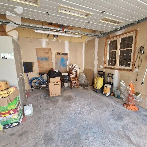 A VENDRE, sur la commune d'Aron, au calme, une maison d'une surface d'environ 126m², comprenant...