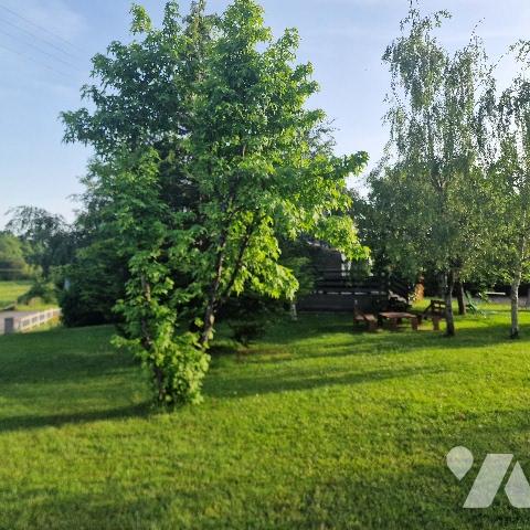 A VENDRE, sur la commune d'Aron, au calme, une maison d'une surface d'environ 126m², comprenant...
