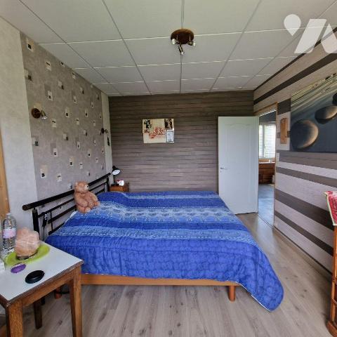 A VENDRE, sur la commune d'Aron, au calme, une maison d'une surface d'environ 126m², comprenant...