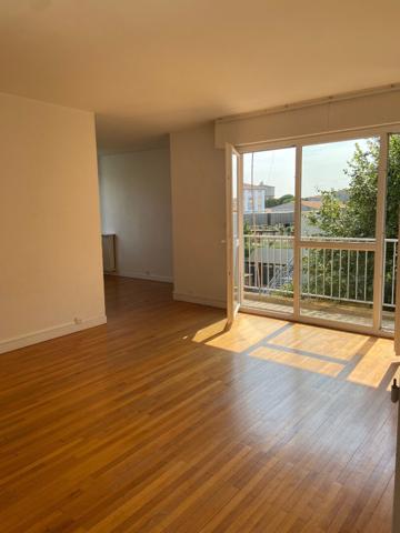 Centre - Appartement - ascenseur - balcon