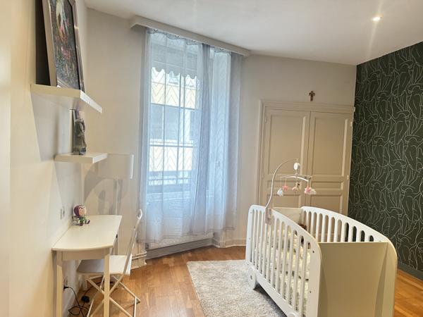 Roanne (42300) Grande maison coup de cœur au centre ville de Roanne (42300) 290m² - 4 chambres - piscine - garage