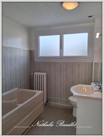 Saint-Denis-d'Orques (72350) Maison 164 m² avec double garage, jardin et cour