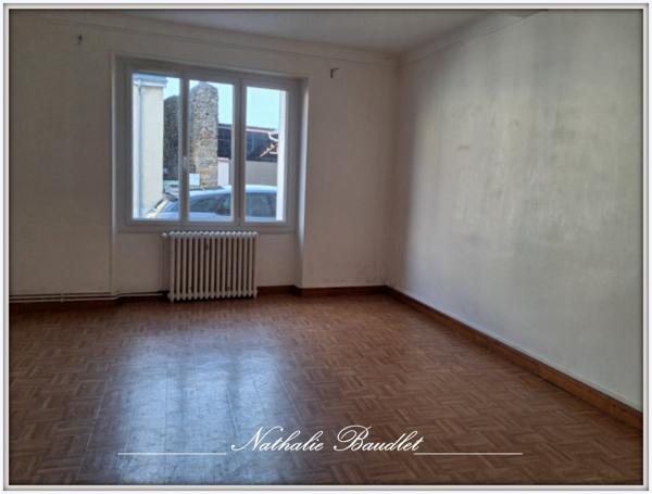 Saint-Denis-d'Orques (72350) Maison 164 m² avec double garage, jardin et cour