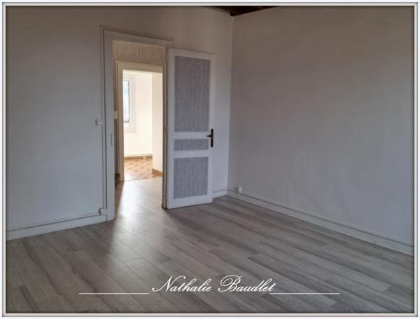 Saint-Denis-d'Orques (72350) Maison 164 m² avec double garage, jardin et cour