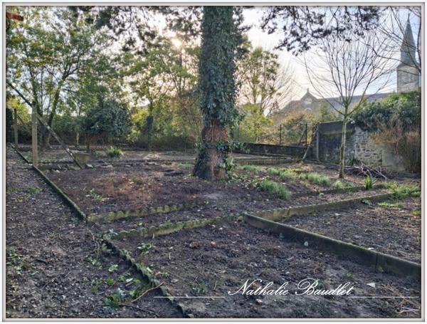 Saint-Denis-d'Orques (72350) Maison 164 m² avec double garage, jardin et cour