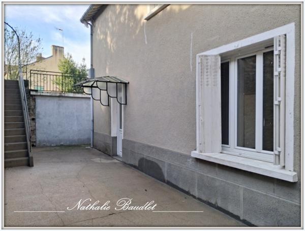 Saint-Denis-d'Orques (72350) Maison 164 m² avec double garage, jardin et cour