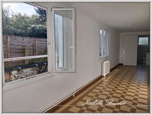 Saint-Denis-d'Orques (72350) Maison 164 m² avec double garage, jardin et cour