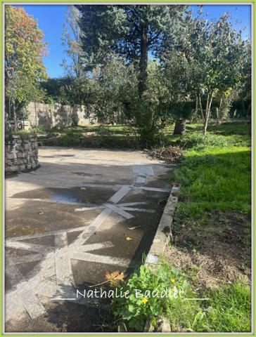 Saint-Denis-d'Orques (72350) Maison 164 m² avec double garage, jardin et cour