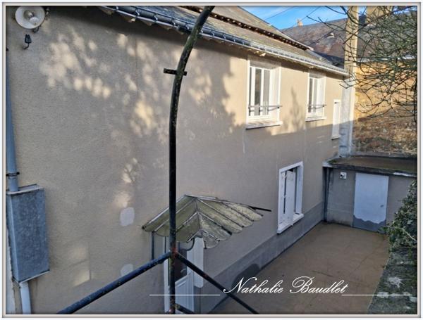 Saint-Denis-d'Orques (72350) Maison 164 m² avec double garage, jardin et cour
