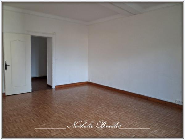 Saint-Denis-d'Orques (72350) Maison 164 m² avec double garage, jardin et cour