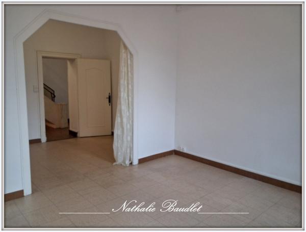 Saint-Denis-d'Orques (72350) Maison 164 m² avec double garage, jardin et cour