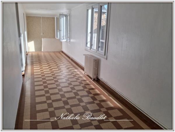 Saint-Denis-d'Orques (72350) Maison 164 m² avec double garage, jardin et cour