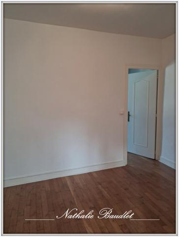 Saint-Denis-d'Orques (72350) Maison 164 m² avec double garage, jardin et cour