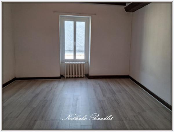 Saint-Denis-d'Orques (72350) Maison 164 m² avec double garage, jardin et cour