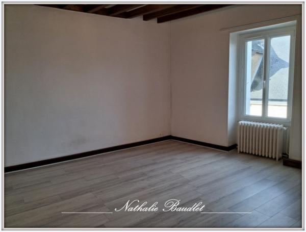 Saint-Denis-d'Orques (72350) Maison 164 m² avec double garage, jardin et cour