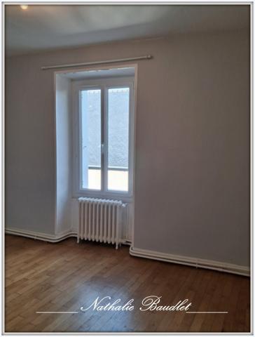 Saint-Denis-d'Orques (72350) Maison 164 m² avec double garage, jardin et cour