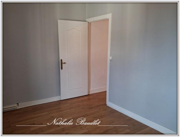 Saint-Denis-d'Orques (72350) Maison 164 m² avec double garage, jardin et cour