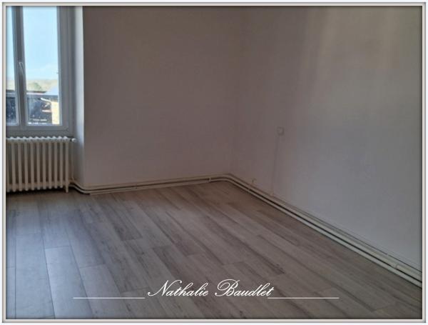 Saint-Denis-d'Orques (72350) Maison 164 m² avec double garage, jardin et cour