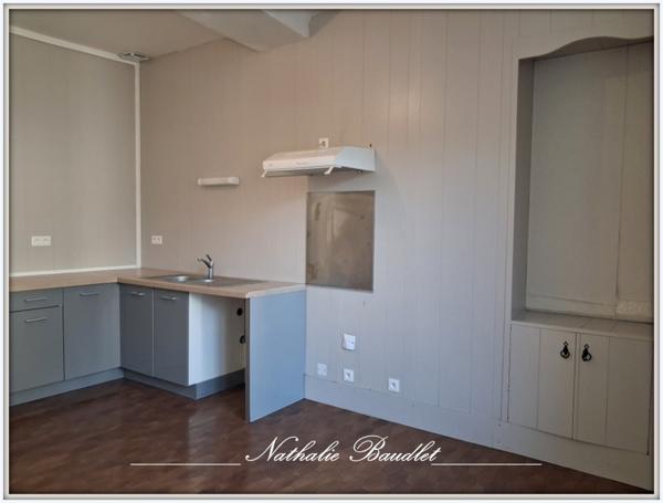 Saint-Denis-d'Orques (72350) Maison 164 m² avec double garage, jardin et cour