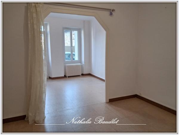 Saint-Denis-d'Orques (72350) Maison 164 m² avec double garage, jardin et cour