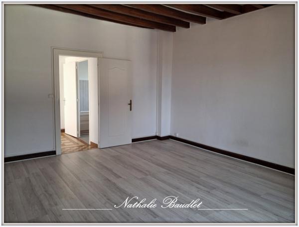 Saint-Denis-d'Orques (72350) Maison 164 m² avec double garage, jardin et cour