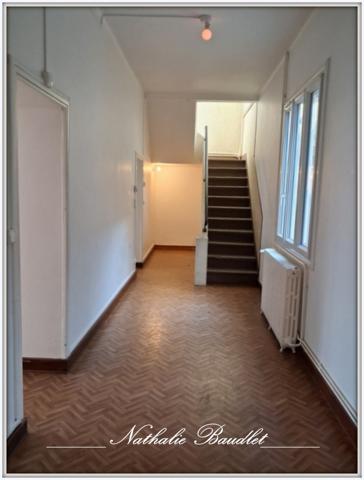 Saint-Denis-d'Orques (72350) Maison 164 m² avec double garage, jardin et cour