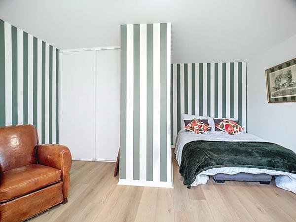 Appartement T3 rez de jardin à vendre à Cosnac dans le château - 2 chambres - une place de stationnement - Piscine - Terrasse / jardin