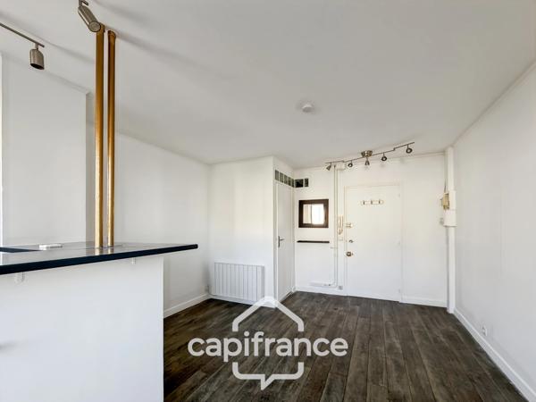 Studio rénové avec balcon, parking et 2 caves – Hyper centre de Chelles (77)