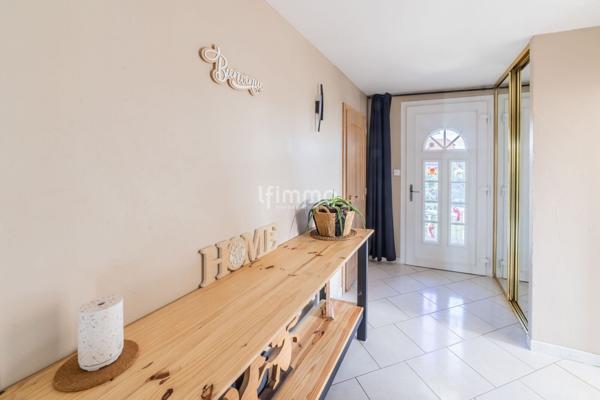 Maison Individuelle, familiale, au sein d'un dynamique village.