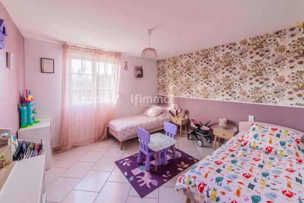 Maison Individuelle, familiale, au sein d'un dynamique village.