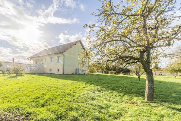 Maison Individuelle, familiale, au sein d'un dynamique village.