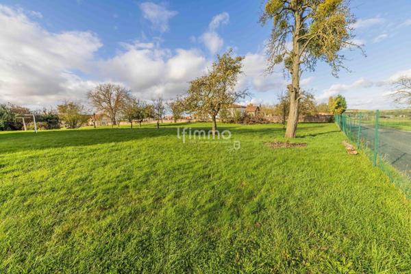Maison Individuelle, familiale, au sein d'un dynamique village.