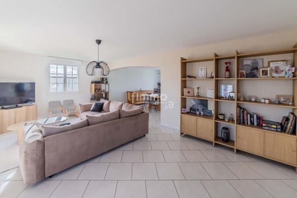 Maison Individuelle, familiale, au sein d'un dynamique village.