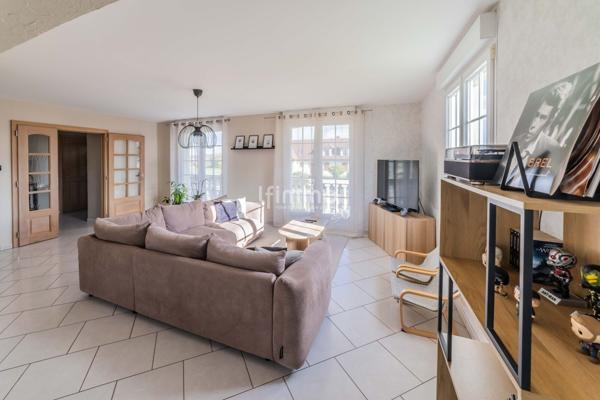 Maison Individuelle, familiale, au sein d'un dynamique village.