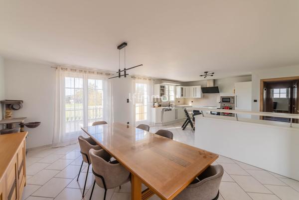 Maison Individuelle, familiale, au sein d'un dynamique village.