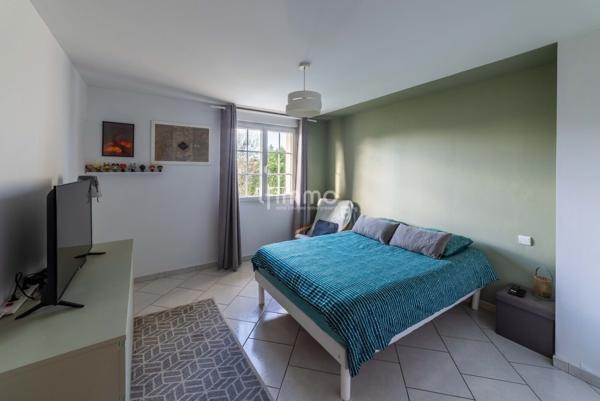 Maison Individuelle, familiale, au sein d'un dynamique village.