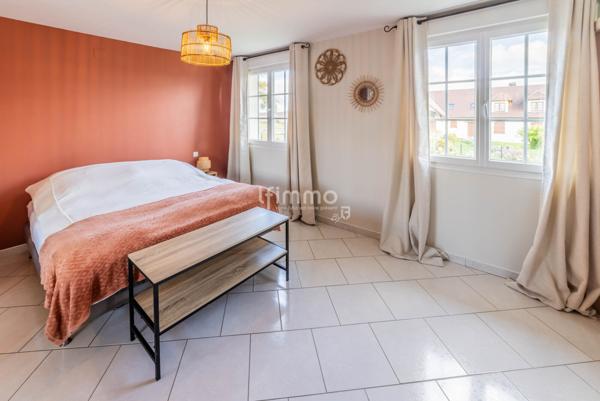 Maison Individuelle, familiale, au sein d'un dynamique village.