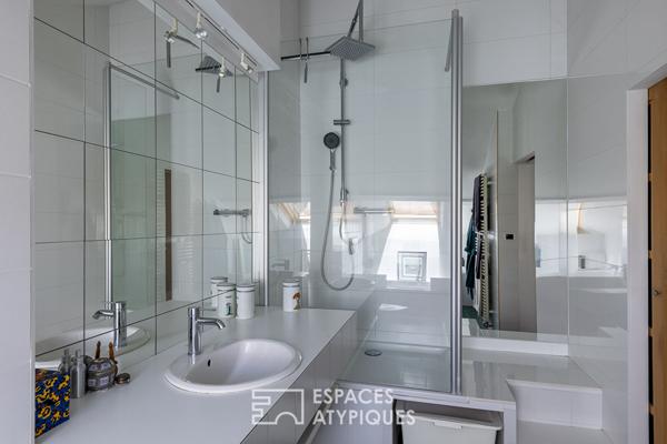 Appartement-maison indépendante avec terrasse, garage et atelier