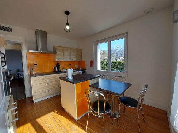 Sévrier : spacieux appartement 3 pièces (74 m²) , Balcon , cave - une place de Parking privé