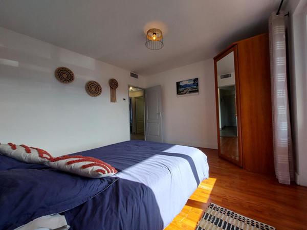 Sévrier : spacieux appartement 3 pièces (74 m²) , Balcon , cave - une place de Parking privé