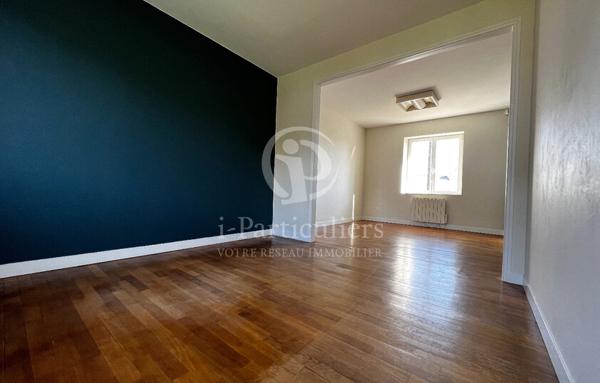 Local professionel de 101m2 + 57m2 d'espace de stockage.