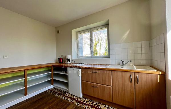 Local professionel de 101m2 + 57m2 d'espace de stockage.